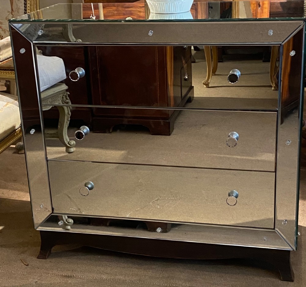 Mirrored chest of drawers 