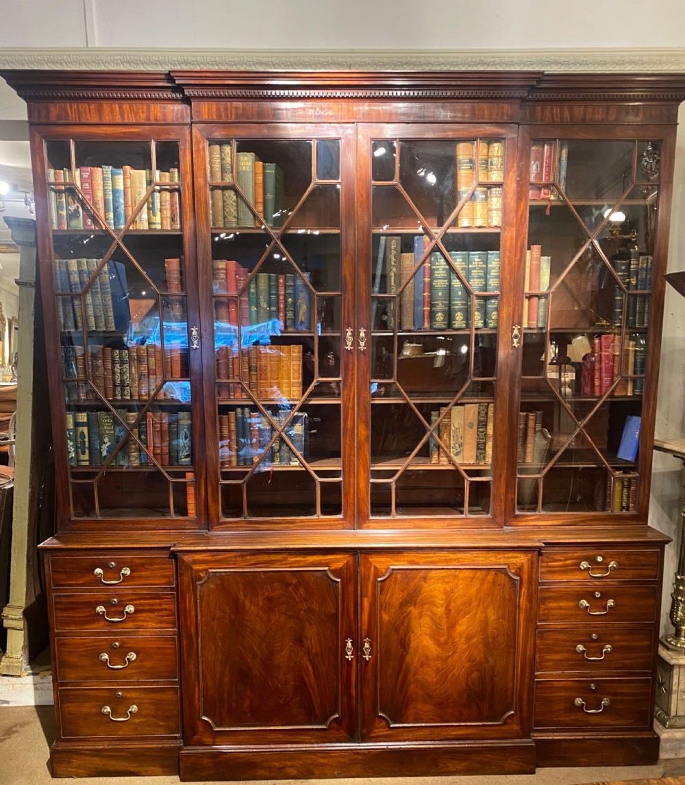 18th century Breakfront Bookcase in flame mahogany  View IX