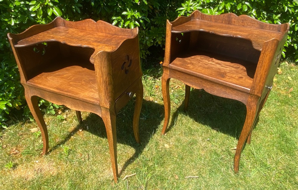 Pair of country bedside tables in oak View II