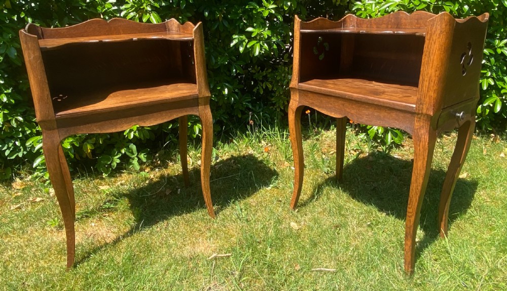 Pair of country bedside tables in oak View III