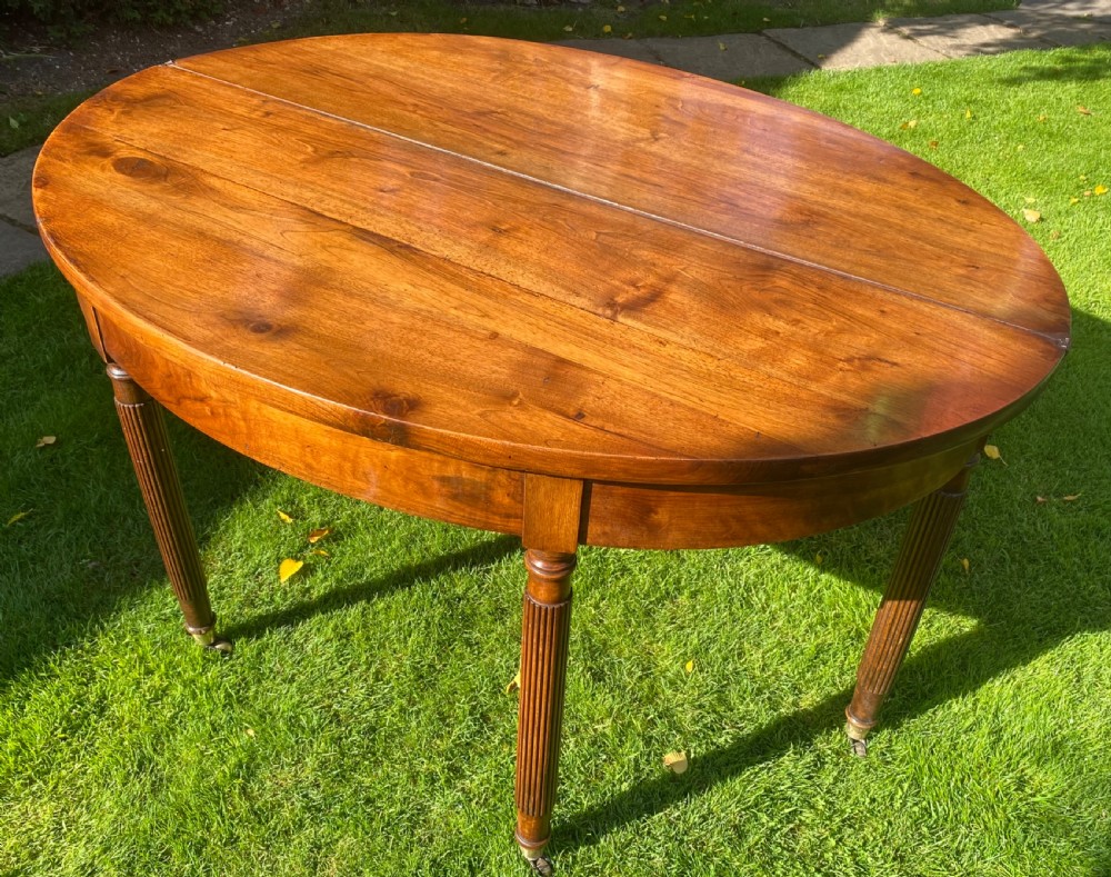 French country oval table in walnut 