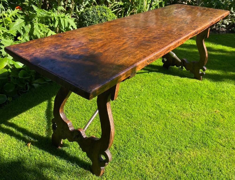 17th Century Spanish table in walnut 