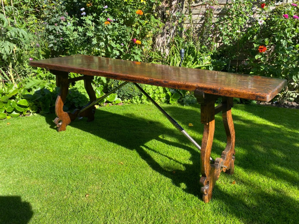 17th Century Spanish table in walnut  View IV