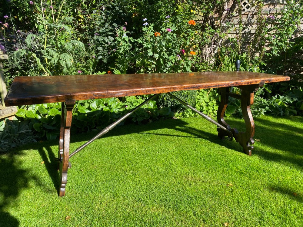 17th Century Spanish table in walnut  View V