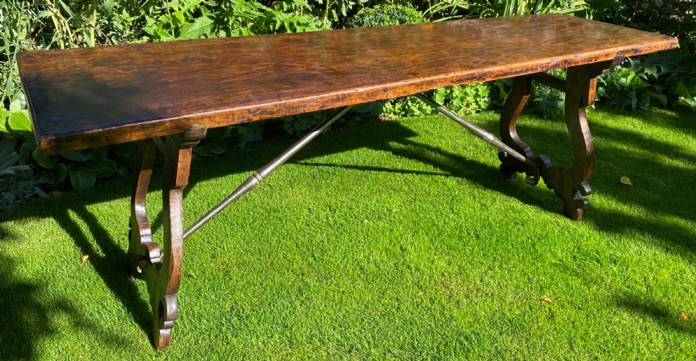 17th Century Spanish table in walnut  View VI