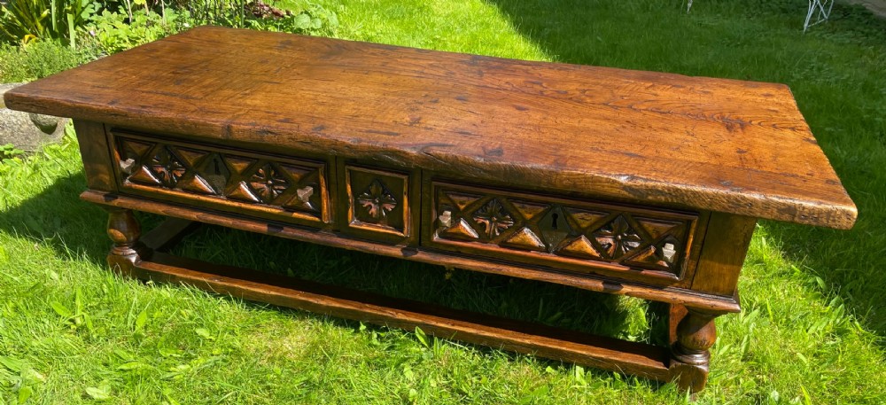 17th Century coffee table in walnut 