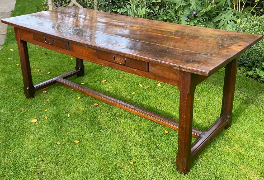 Large farmhouse table in oak View II