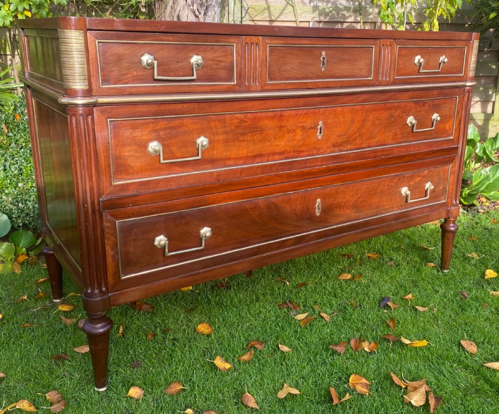 Louis XVI mahogany commode View IV
