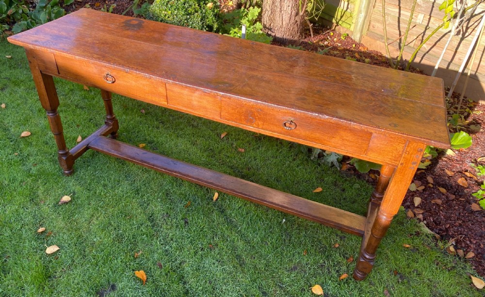 Server or serving table in oak