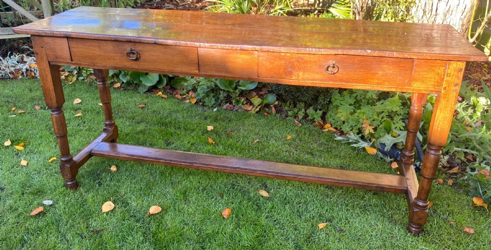 Server or serving table in oak View IV
