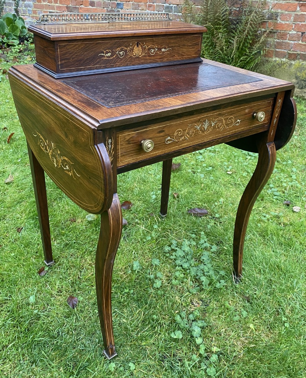 Small pretty writing desk