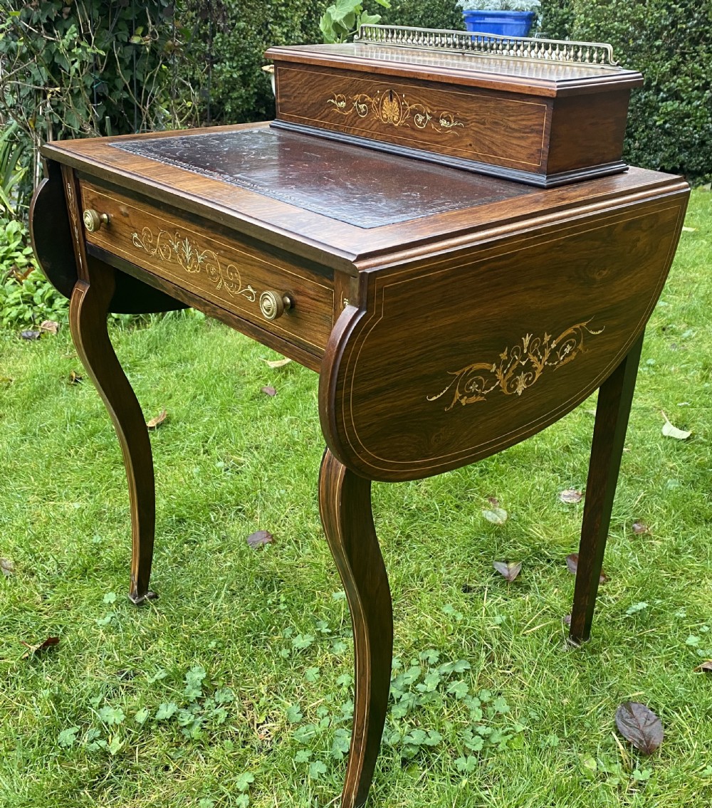 Small pretty writing desk View II