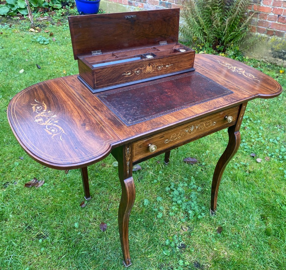Small pretty writing desk View IV