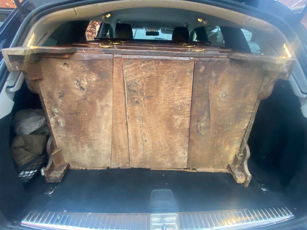 Early 18th century chest in burr walnut and oak  View VI