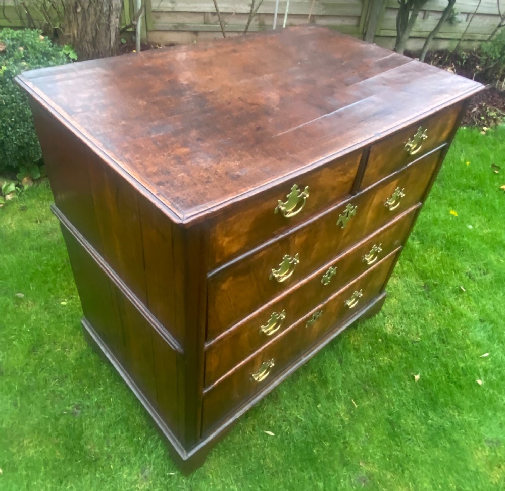 Early 18th century chest in burr walnut and oak  View VII