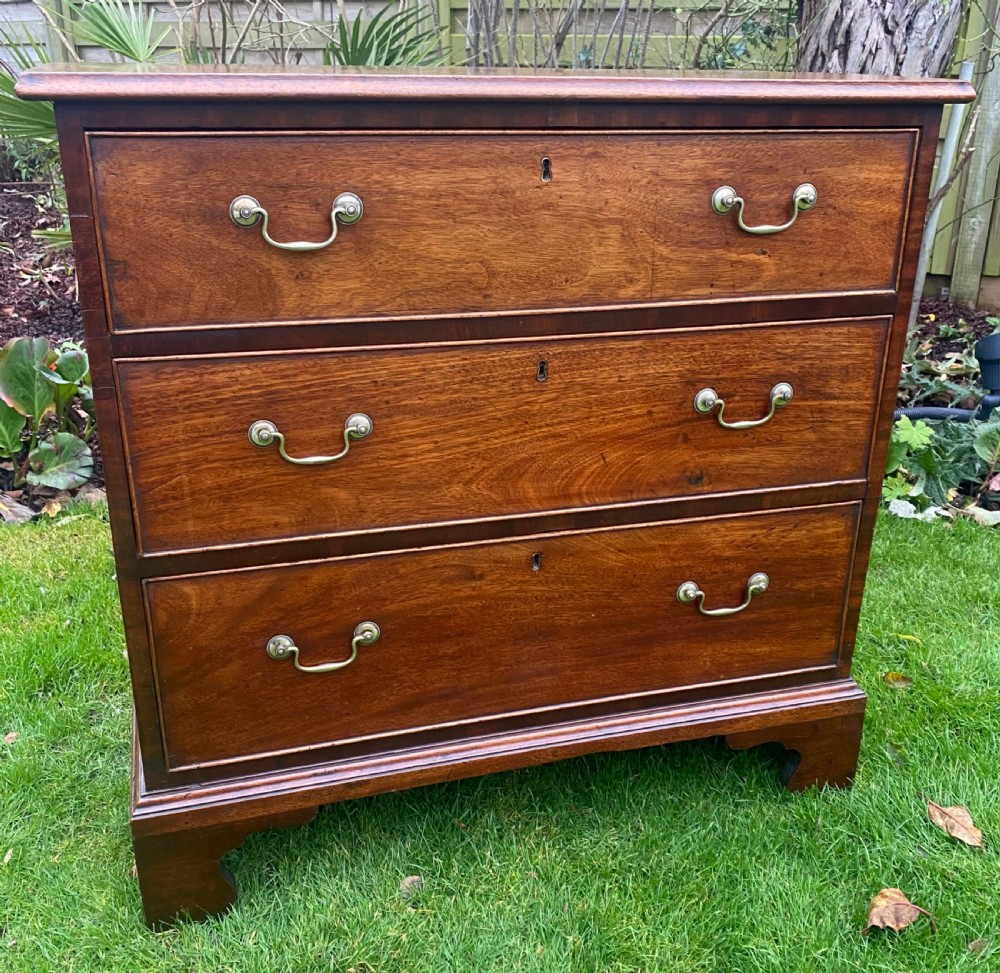 Small 18th Century chest of drawers 