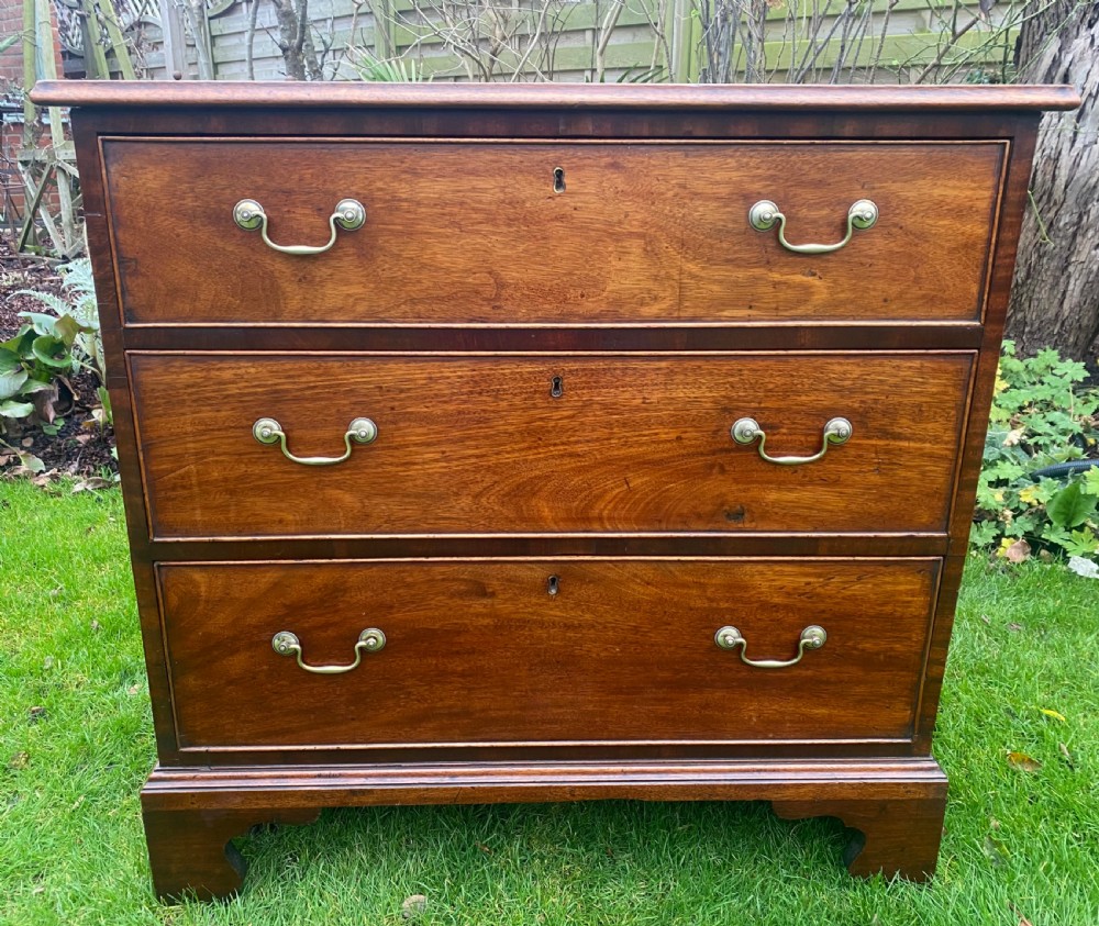 Small 18th Century chest of drawers  View II