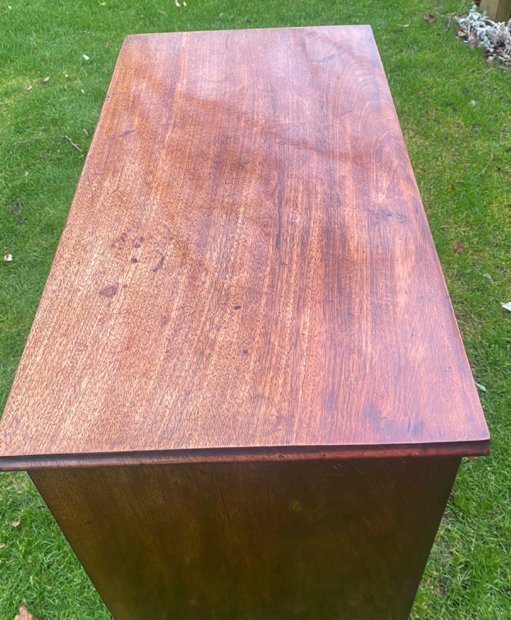 Small 18th Century chest of drawers  View VI