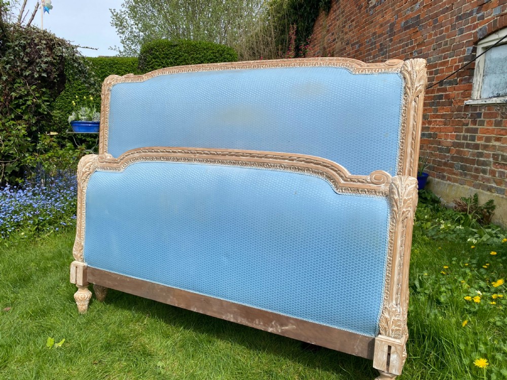 Kingsize carved bed