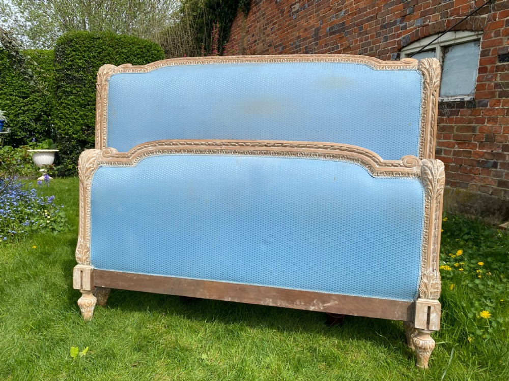 Kingsize carved bed View II