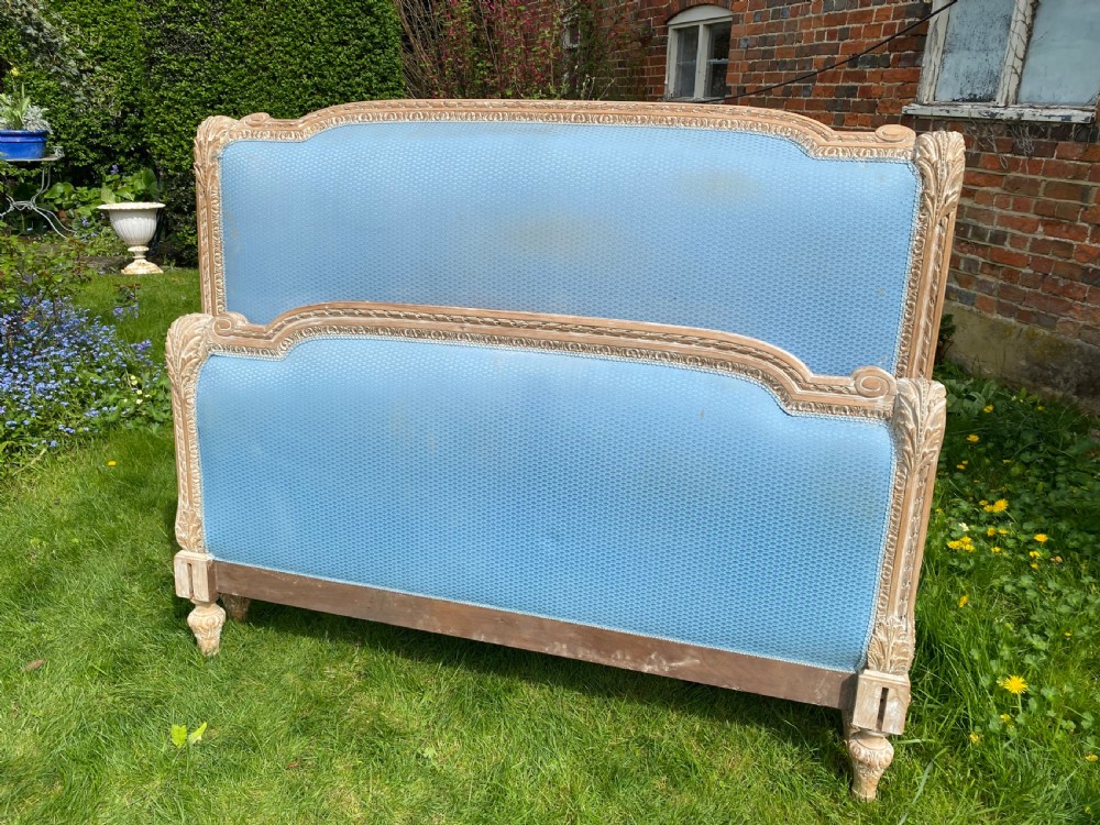 Kingsize carved bed View III