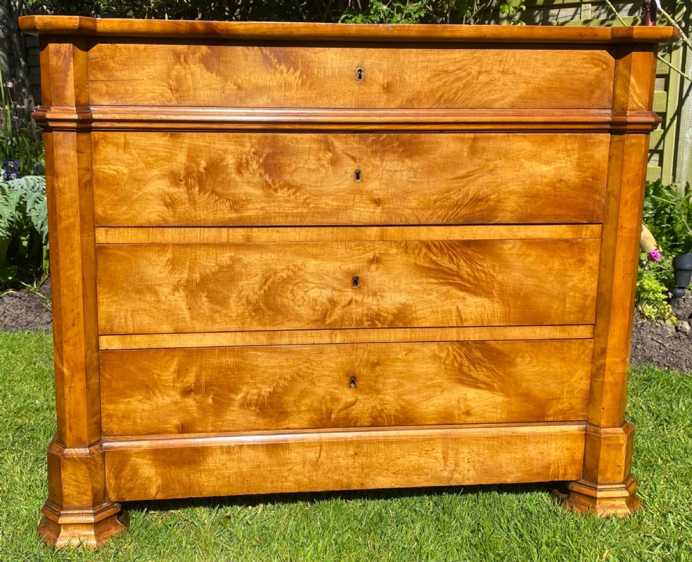 French commode in satin birch View IV