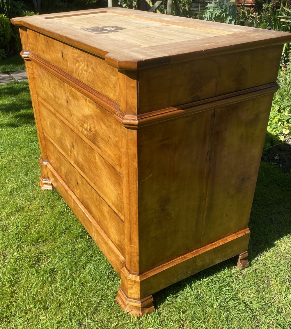 French commode in satin birch View V