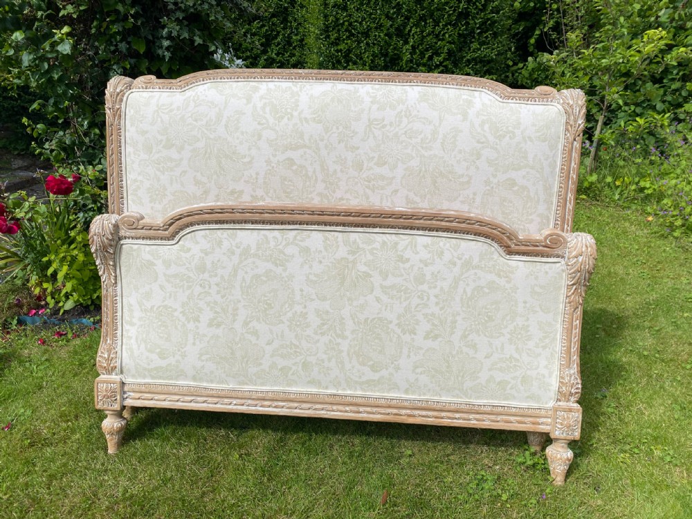 Kingsize carved upholstered bed View IV