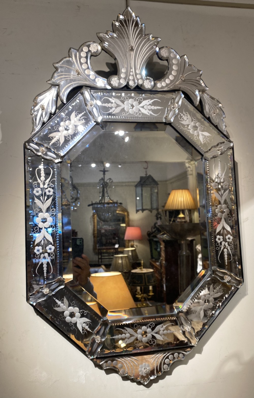 Octagonal Venetian mirror with crest