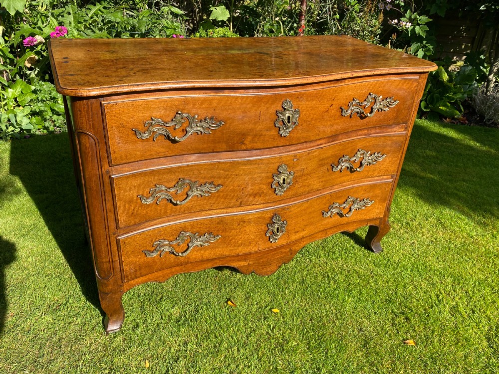 18th Century Serpentine fronted commode in walnut  View II