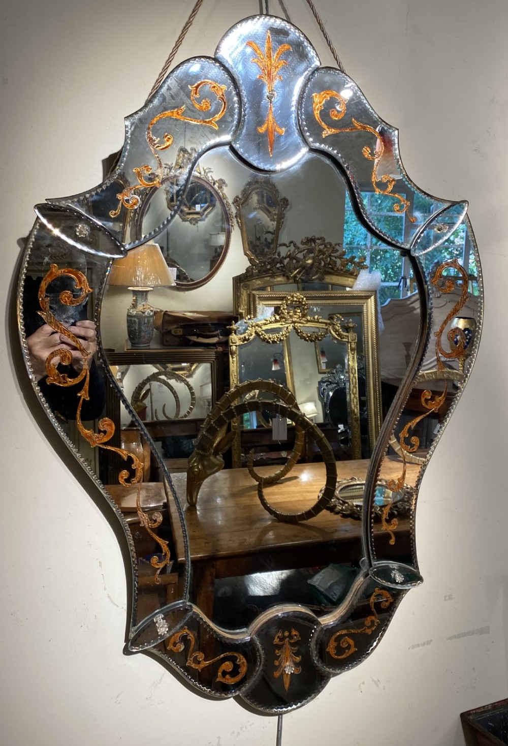 Venetian mirror with eglomise decoration 