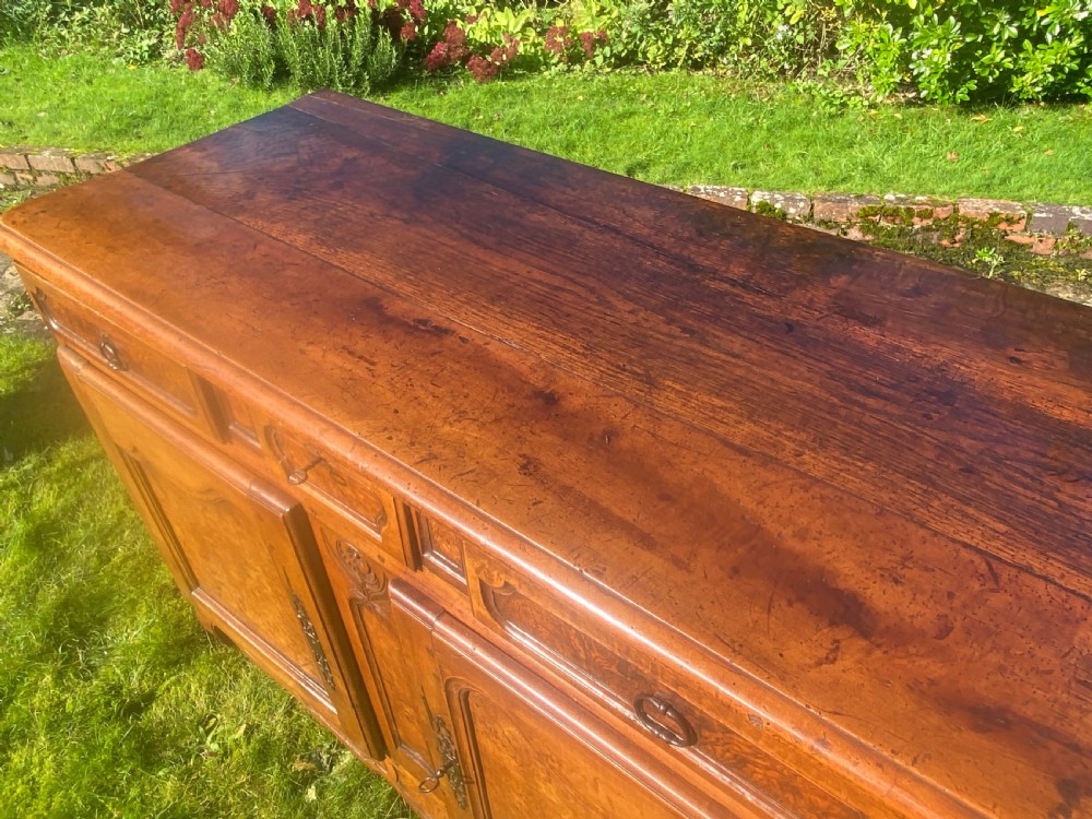 18th Century buffet in burr ash and cherrywood  View VII