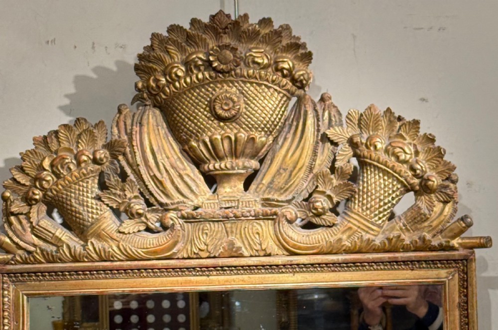 18th Century carved giltwood mirror  View V
