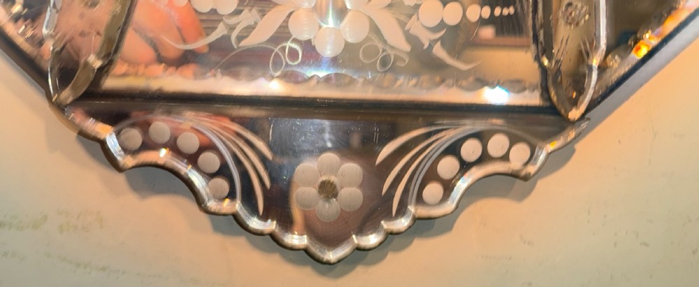 Octagonal Venetian mirror  View V