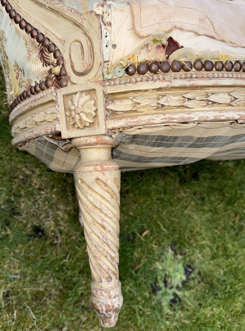 Small painted sofa in original paint  View V