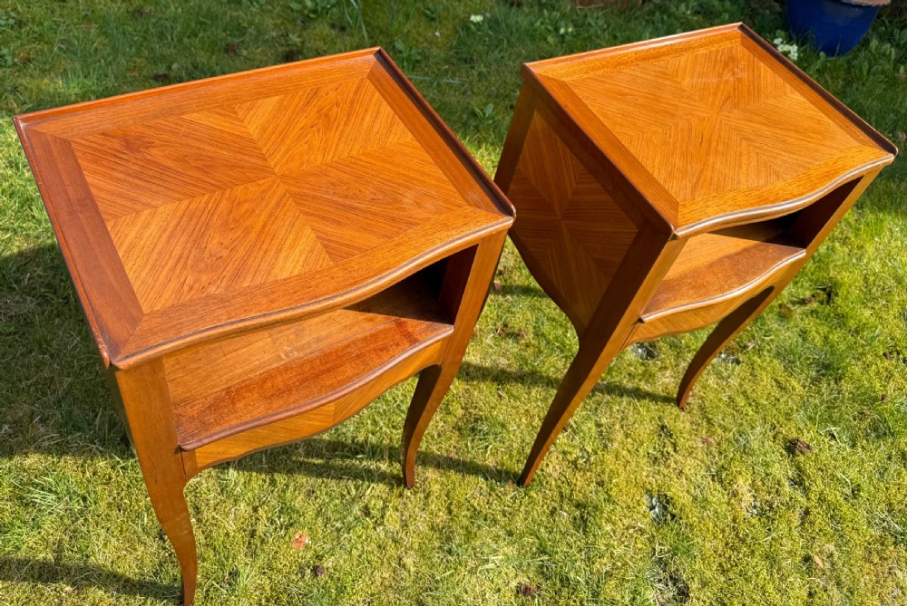 Pair of walnut bedside tables View V