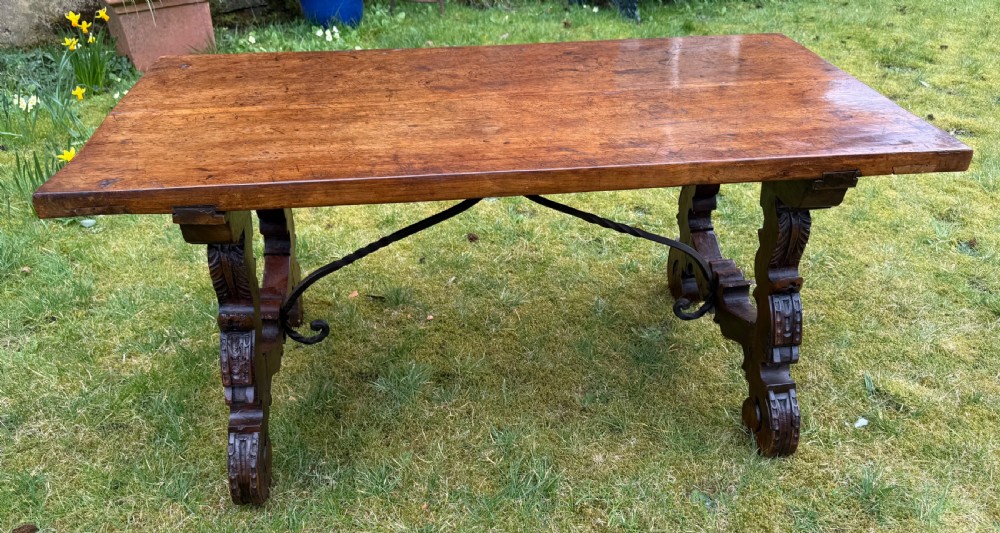 Early Spanish table in walnut  View VI