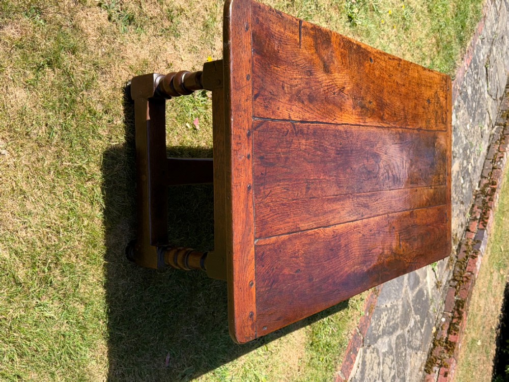Large 18th Century oak coffee table View II