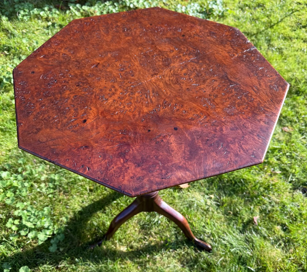 Burr oak tripod table