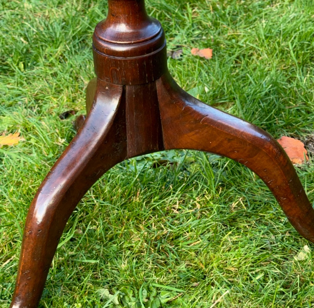 Burr oak tripod table View III