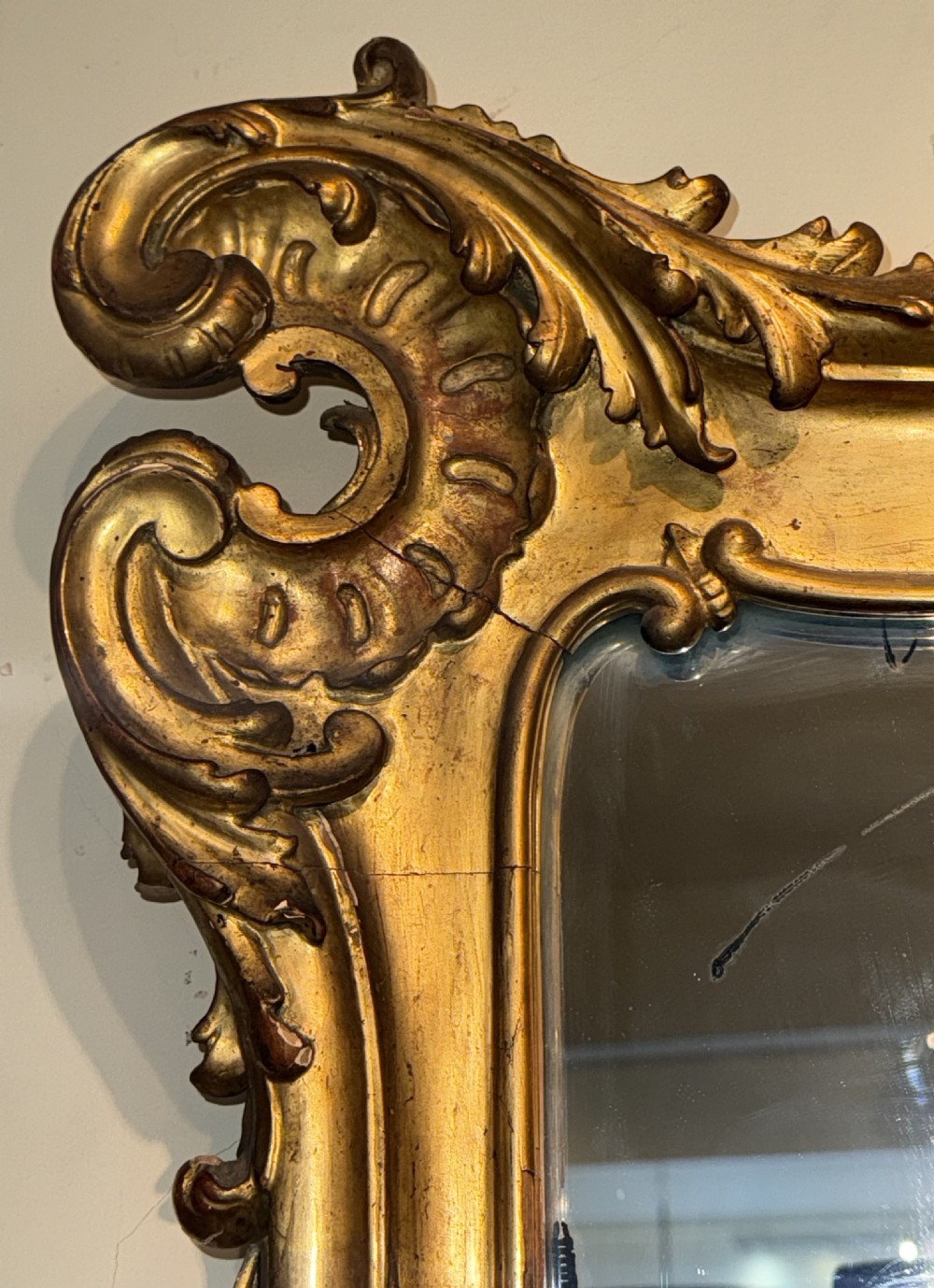 18th Century carved giltwood mirror  View IV
