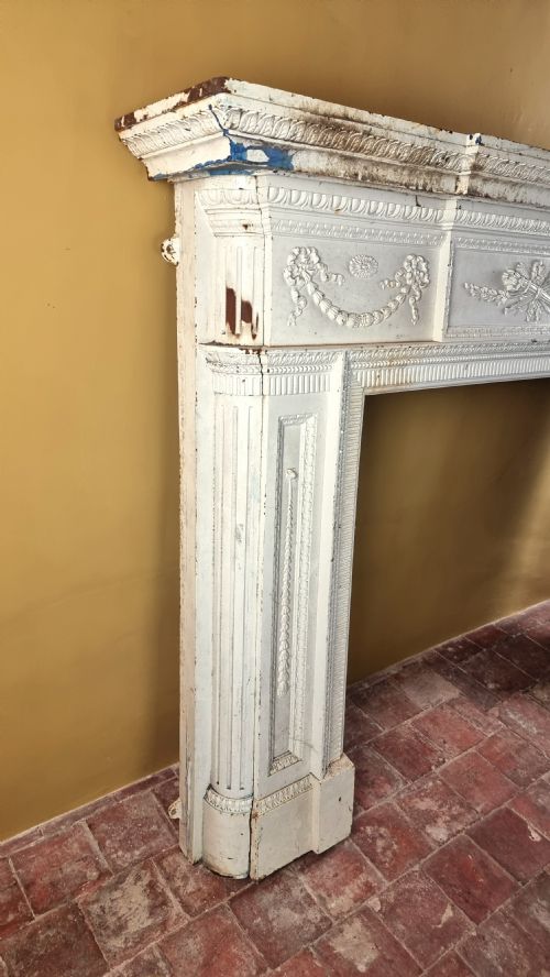 fig 1. A large 19th century cast iron fire surround.