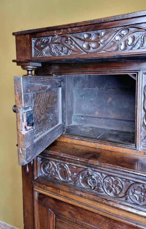 A LATE 17TH CENTURY WEST COUNTRY COURT CUPBOARD - ADDITIONAL PHOTO 8