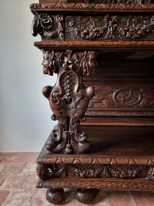 fig 4. A lavish 16th century renaissance dressoir.