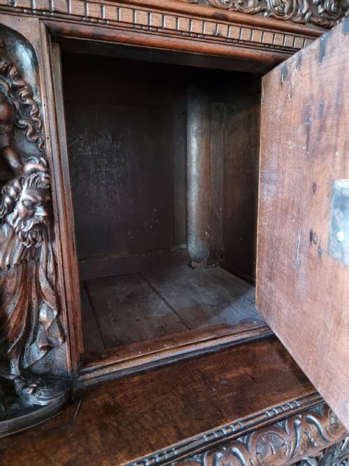 fig 7. A lavish 16th century renaissance dressoir.