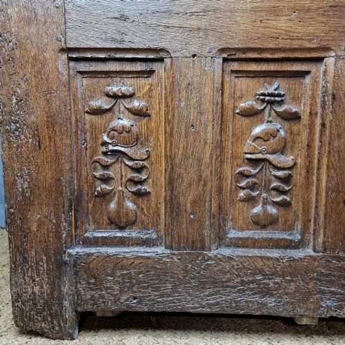 AN EARLY 16TH CENTURY COFFER - ADDITIONAL PHOTO 6