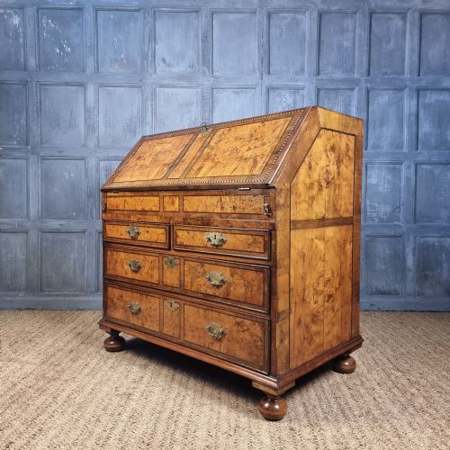 A FABULOUS GEORGE 1ST BURR YEW BUREAU - ADDITIONAL PHOTO 10