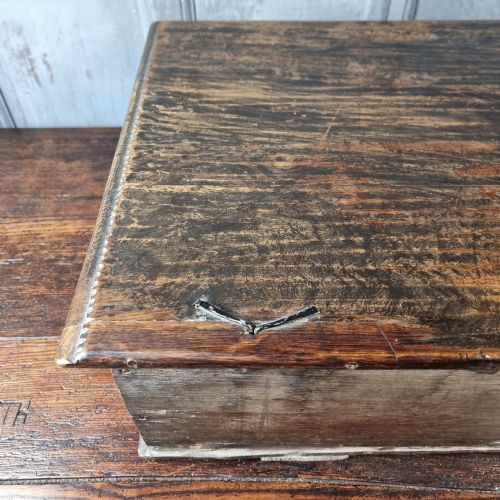 A 17TH CENTURY TABLE BOX - ADDITIONAL PHOTO 10