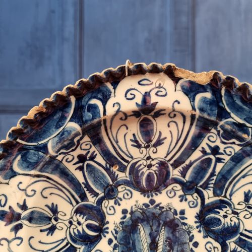 AN 18TH CENTURY DELFT PLATE - ADDITIONAL PHOTO 1