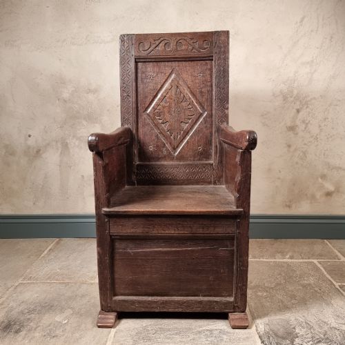 A 17TH CENTURY ENCLOSED ARMCHAIR - ADDITIONAL PHOTO 6